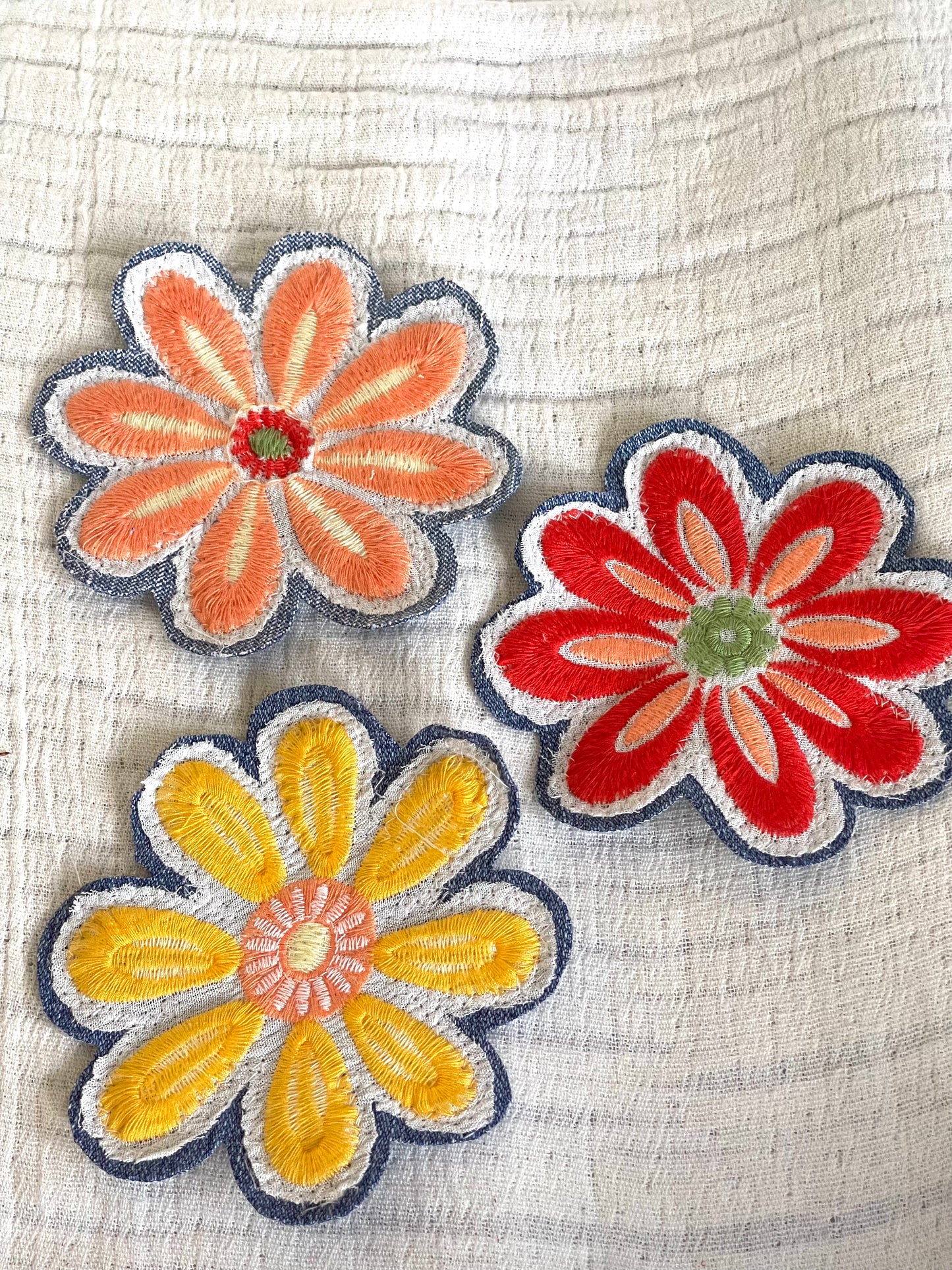 Embroidered daisy denim appliqué patch